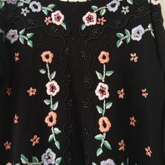 Beaded embroidered floral vintage pull over sweater women's size large - Picture 3 of 5